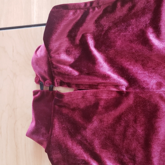 Love by Chesley opened shoulder velvet red vine top. Size Xlarge - Picture 5 of 8